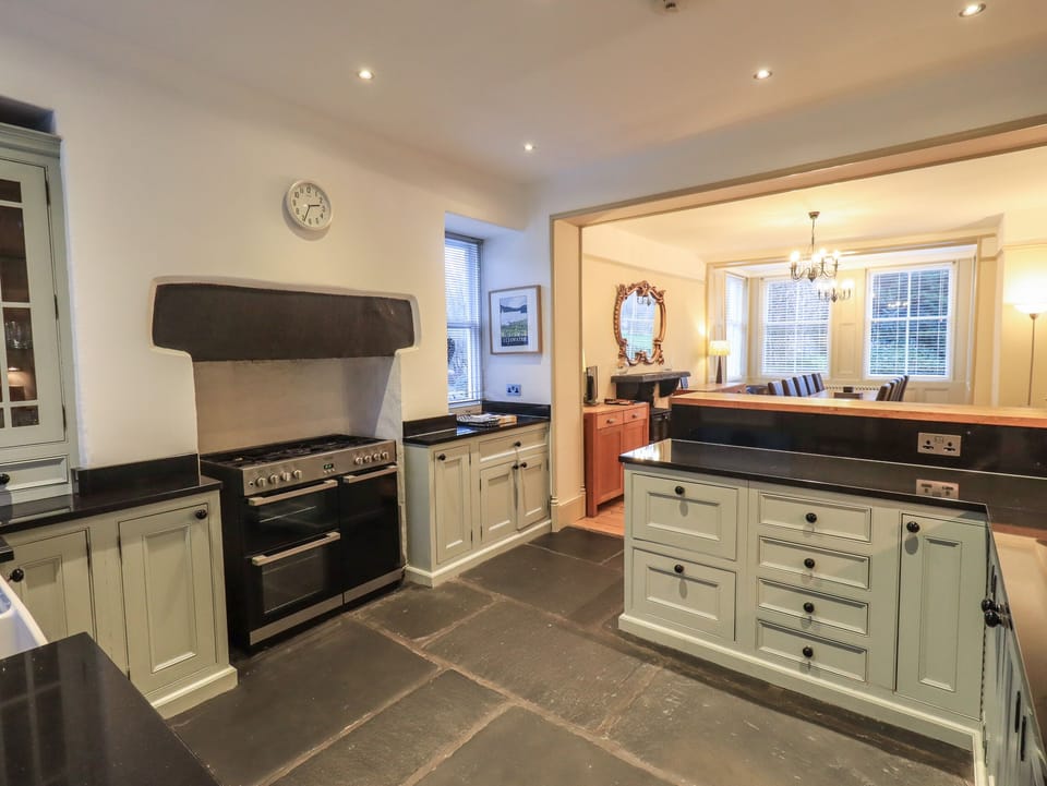 Cottage | Private kitchen | Fridge, dishwasher, cookware/dishes/utensils