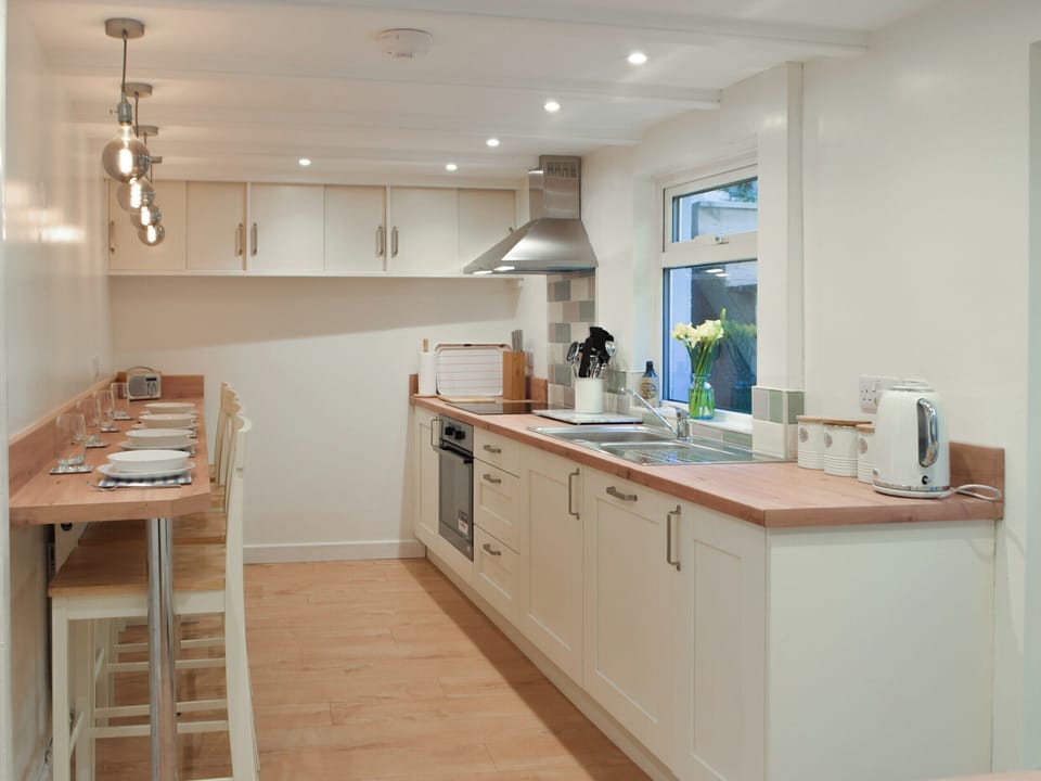 Kitchen/diner | Snowdrop Cottage, Fishguard