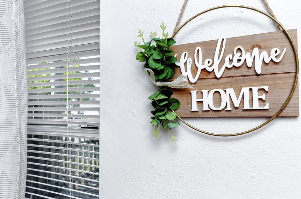 A “Welcome Home” sign sets the tone for a cozy stay.