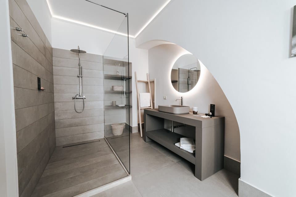 Junior Room | Bathroom | Hair dryer, bathrobes, bidet, towels