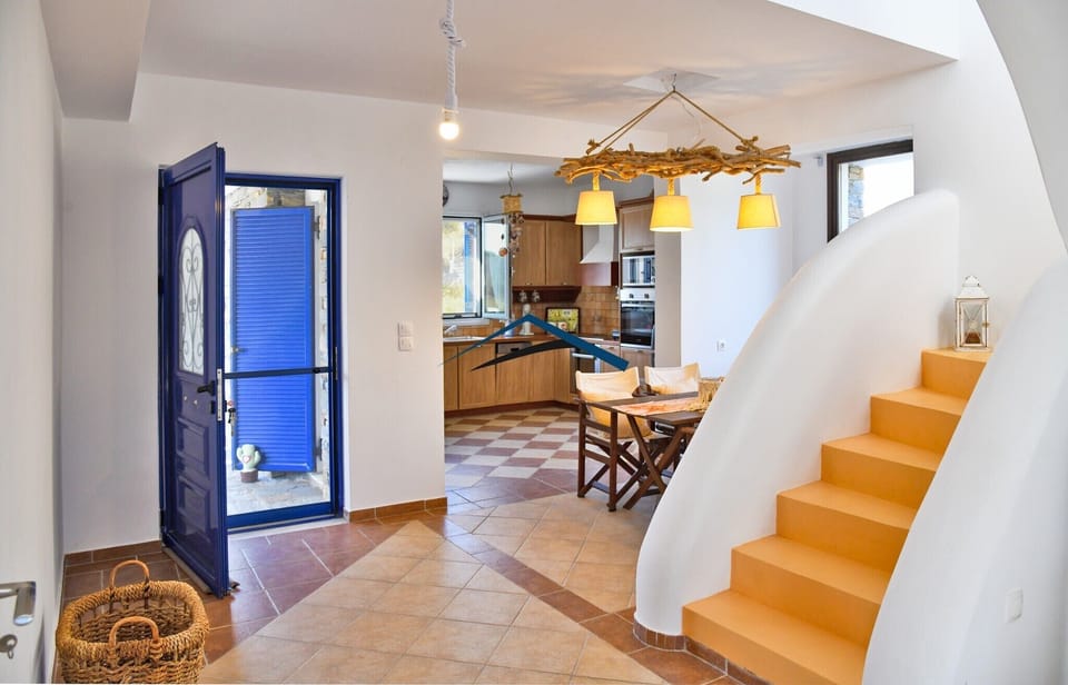 The entrance, dining area and kitchen