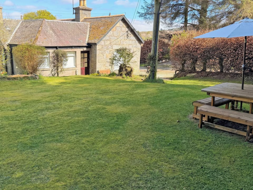 Exterior | Elizabeth Lodge, Alford