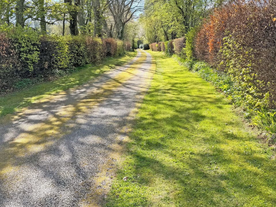 Driveway | Elizabeth Lodge, Alford