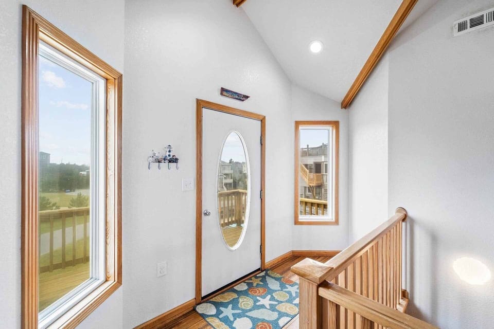 Surf-Or-Sound-Realty-1071-Im-Not-Shore-Foyer-01