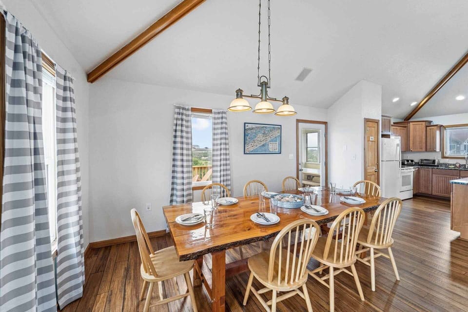 Surf-Or-Sound-Realty-1071-Im-Not-Shore-Dining-Room-02