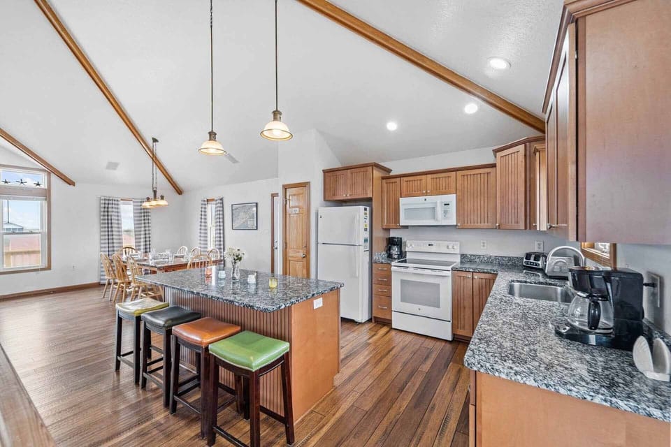 Surf-Or-Sound-Realty-1071-Im-Not-Shore-Kitchen-02