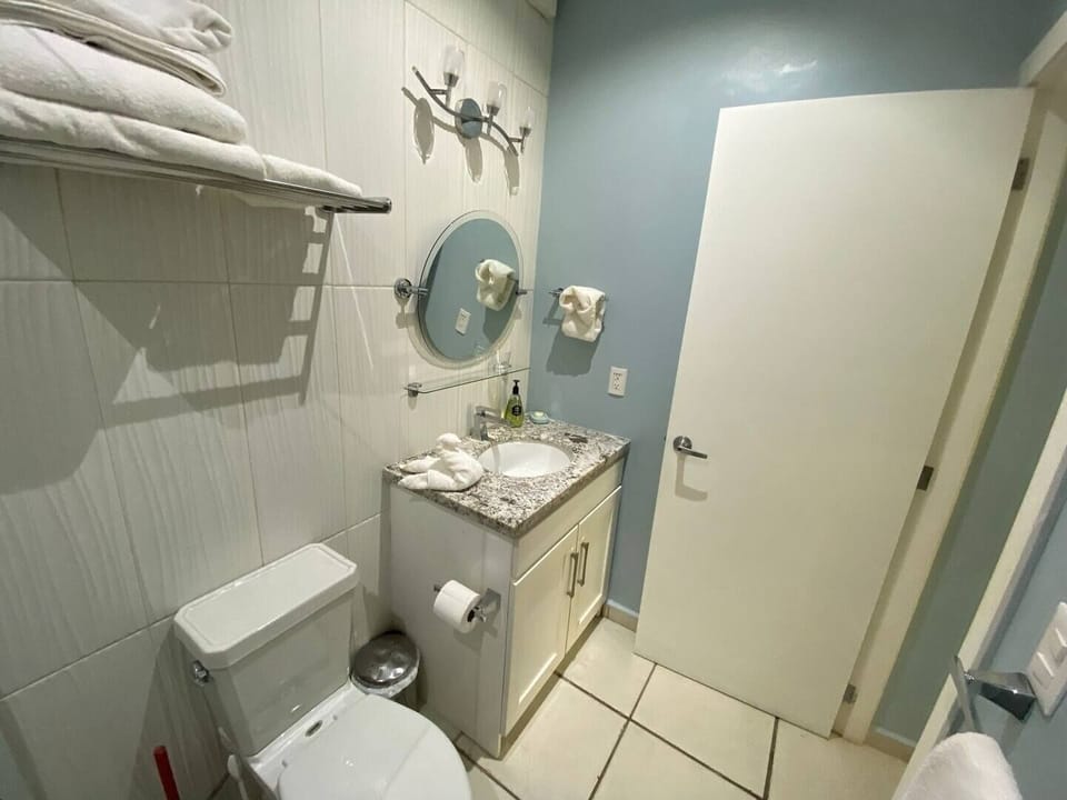 Classic Condo | Bathroom | Shower, towels