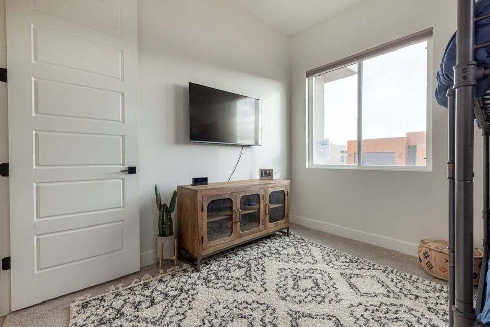 TV & Console