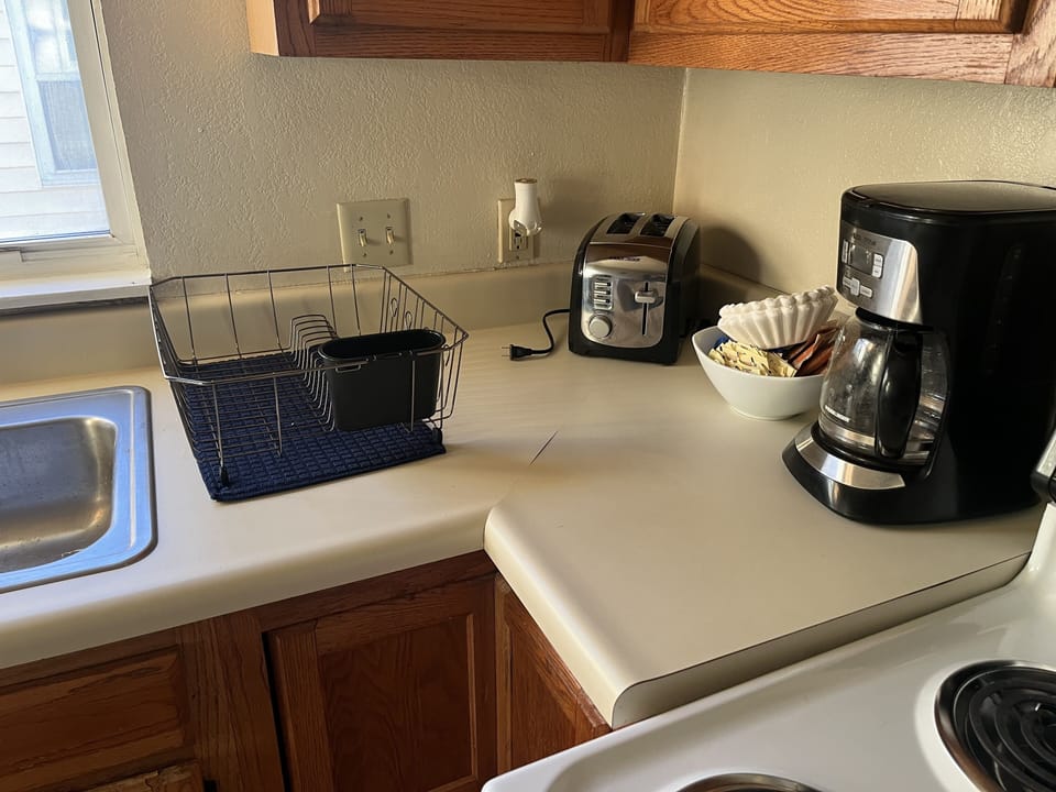 Kitchen amenities (prior to renovations)