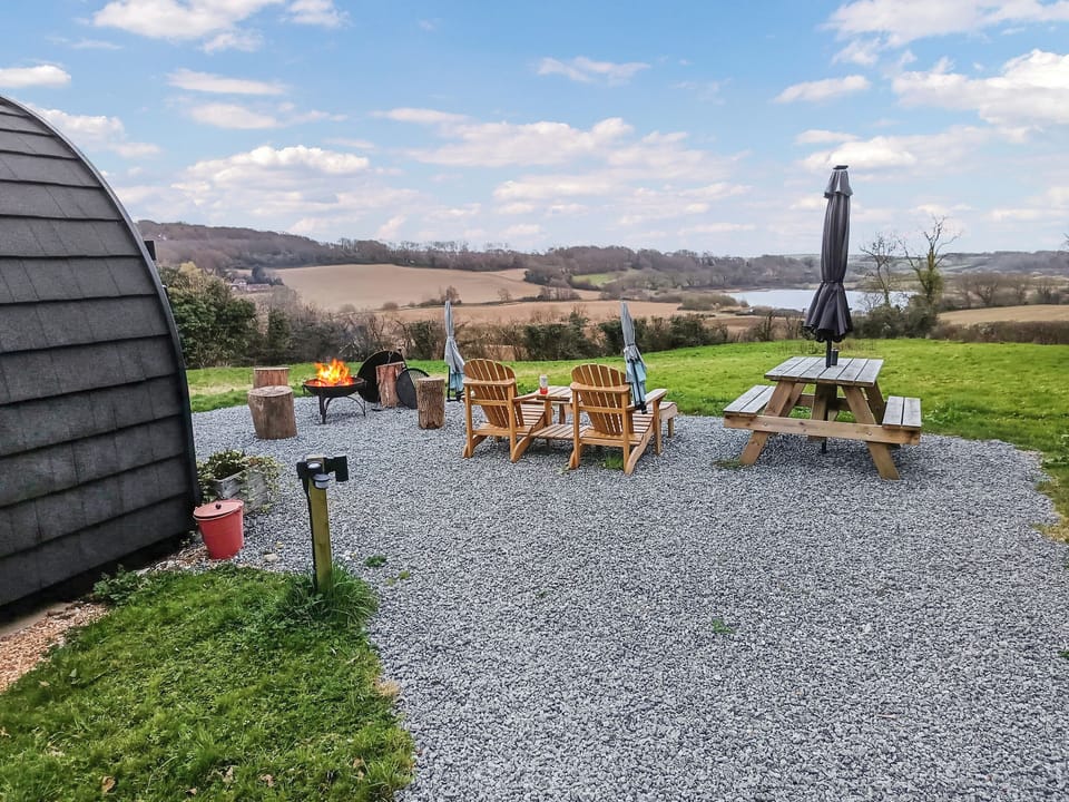 Outdoor | Hayfield Haven - Hill Croft Farm Pods, Crowhurst