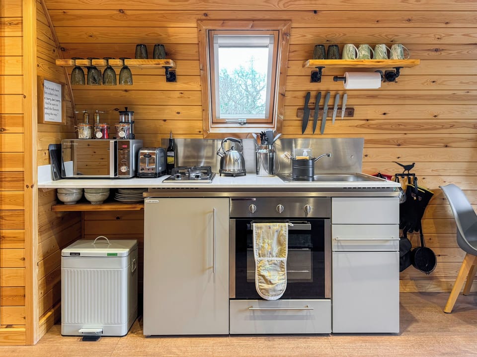 Kitchen area | Hayfield Haven - Hill Croft Farm Pods, Crowhurst