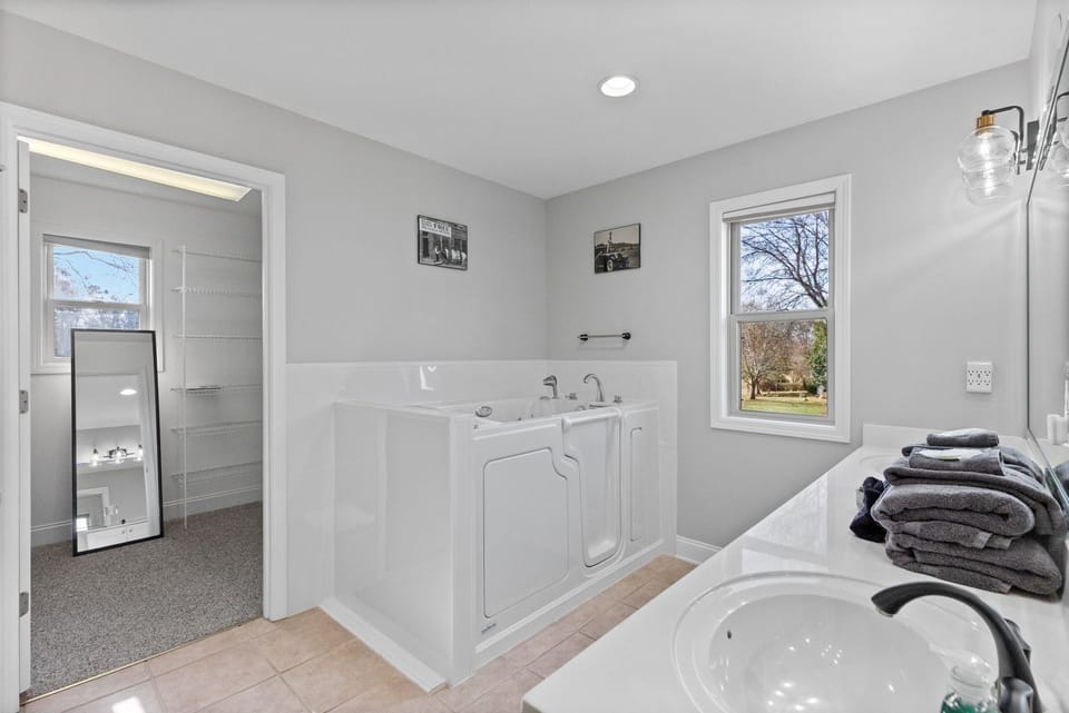 Walk in jetted tub in master bath