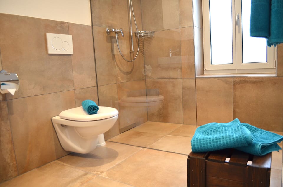 Standard Double Room | Bathroom | Free toiletries, hair dryer, towels