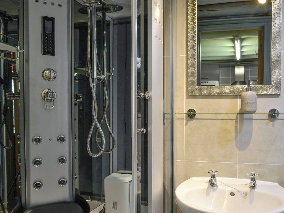 Hi-spec shower room | Harrison&rsquo;s Lodge - Doddick Farm Cottages, Threlkeld, near Keswick