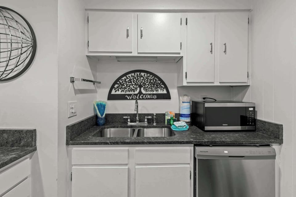 If you plan to cook during your trip, we encourage you to bring along any spices, condiments, & oils you may need as we do not provide any perishable or non-perishable items.