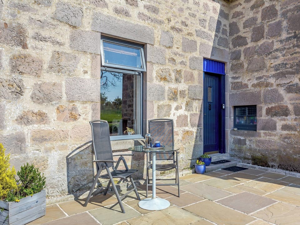 Sitting-out-area | The Laurels, Forres