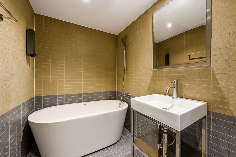 Deluxe Room(Bathtub, Lounge Furniture included) | Private spa tub