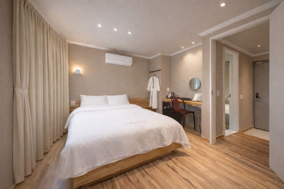 Standard Double Room, 1 Double Bed | Premium bedding, down comforters, pillowtop beds, desk