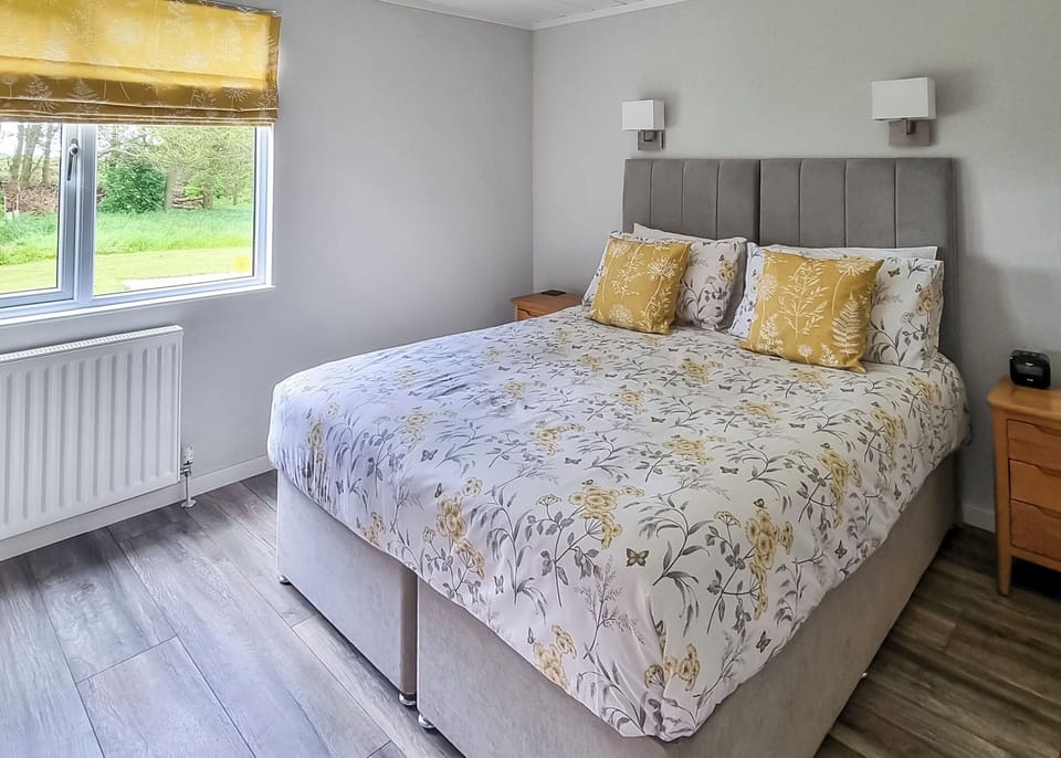 Bedroom, Bed