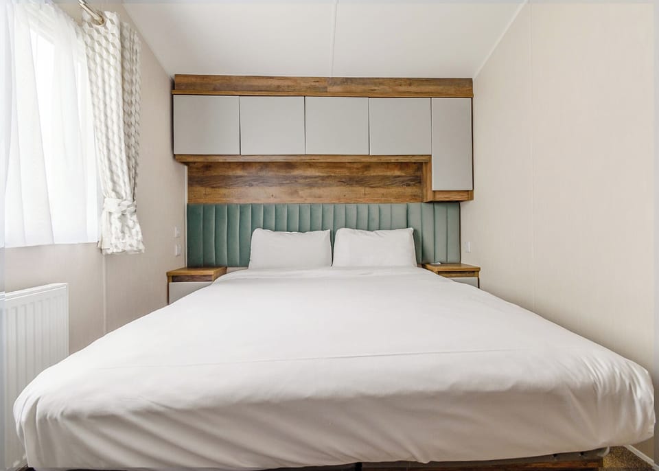 Bedroom, Bed