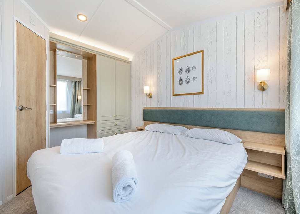 Bedroom, Bed