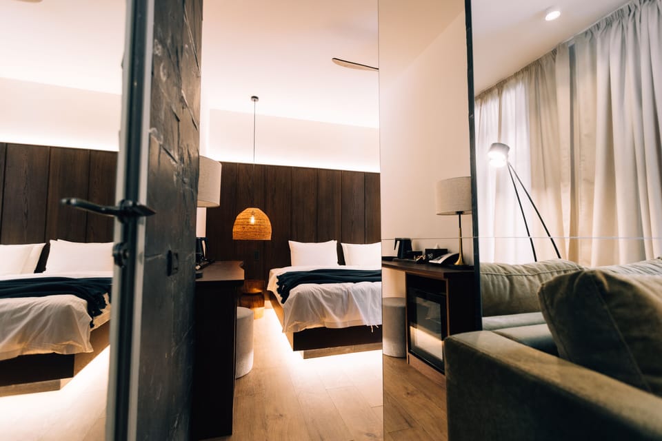 Luxury Room | Premium bedding, individually decorated, desk, laptop workspace