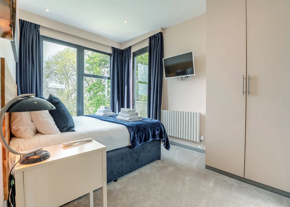 Bedroom, Bed