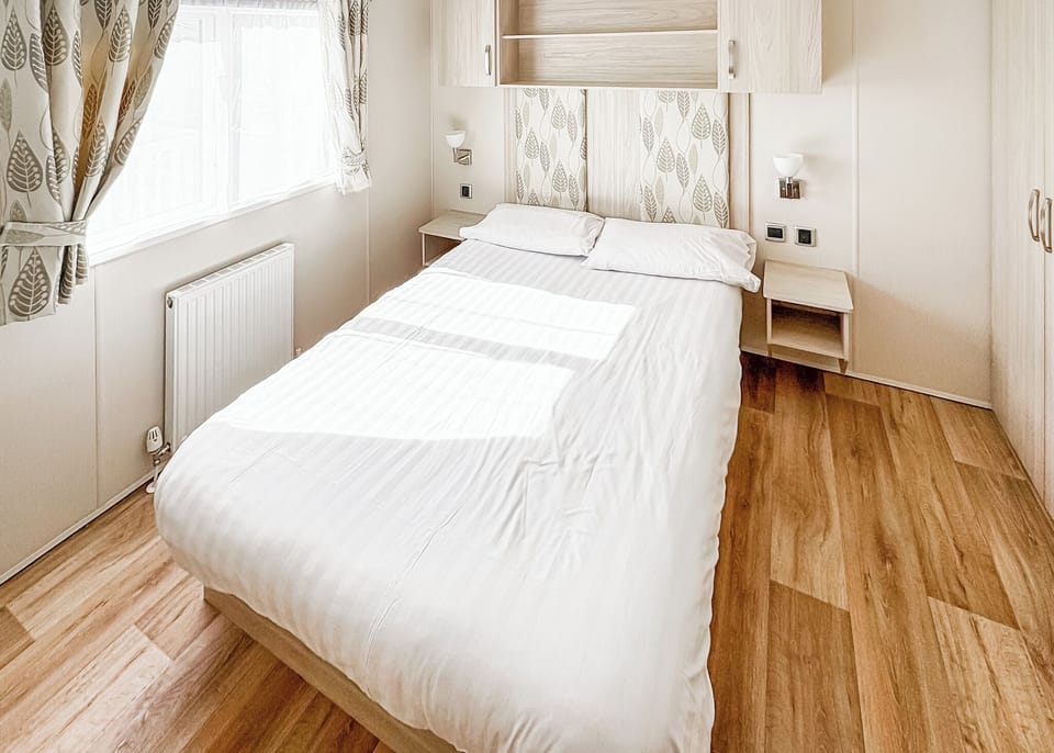 Bedroom, Bed