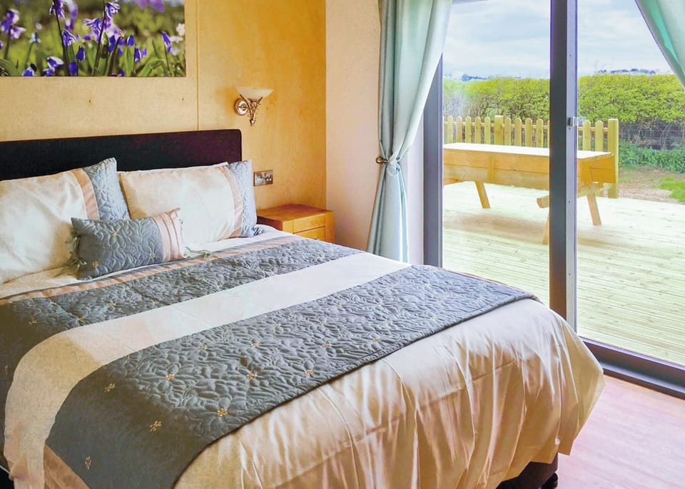 Bedroom, Bed, House