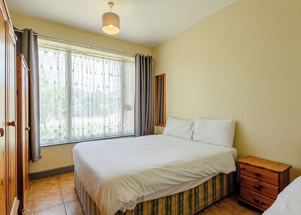Bedroom, Bed