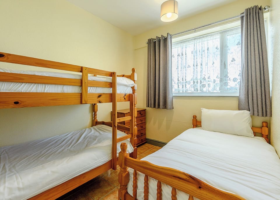 Bedroom, Bed