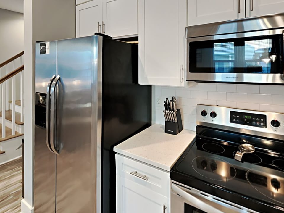 Condo, Multiple Beds, Balcony | Private kitchen | Fridge, microwave, oven, stovetop