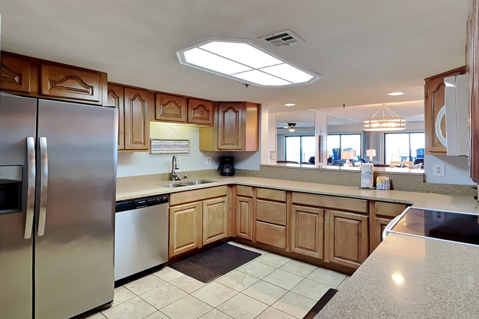 Condo, Multiple Beds, Balcony, Ocean View | Private kitchen | Fridge, microwave, oven, stovetop
