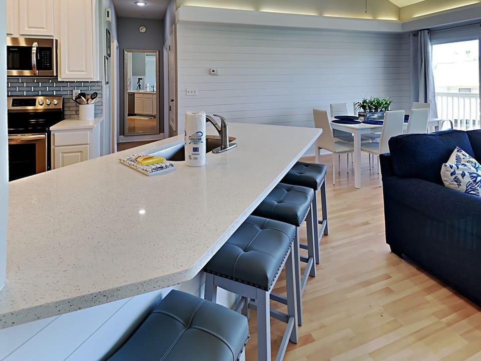Condo, Multiple Beds, Balcony | Private kitchen | Fridge, microwave, oven, stovetop