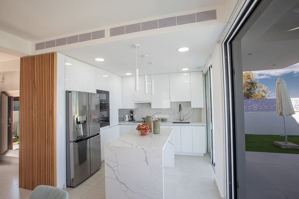 Modern Kitchen which includes a kitchen island