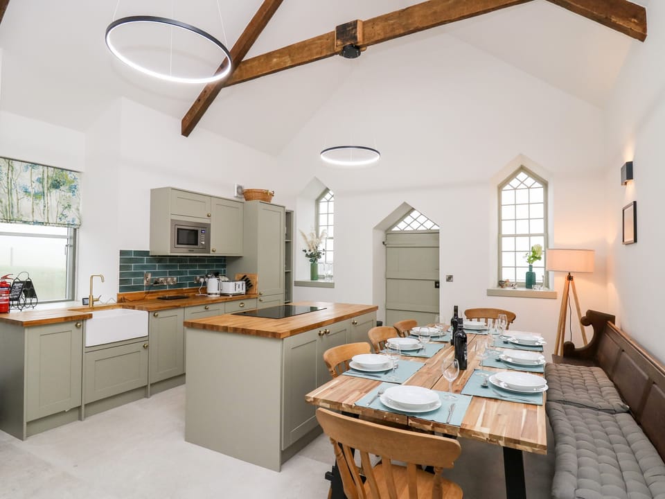 Cottage | Private kitchen | Fridge, dishwasher, electric kettle, toaster