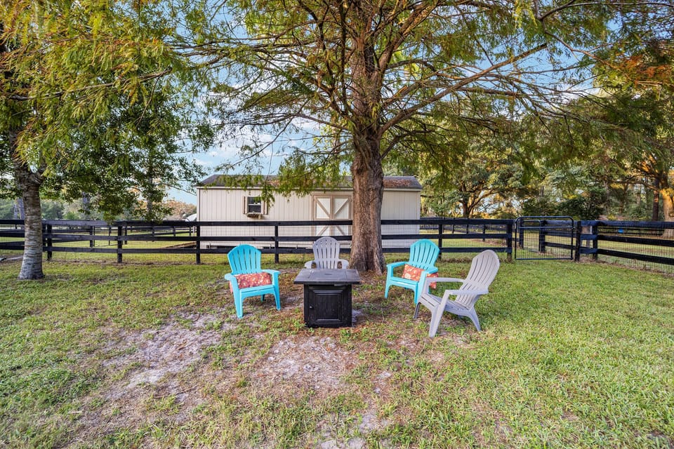 Fire Pit and spacious back yard to enjoy SMORES!