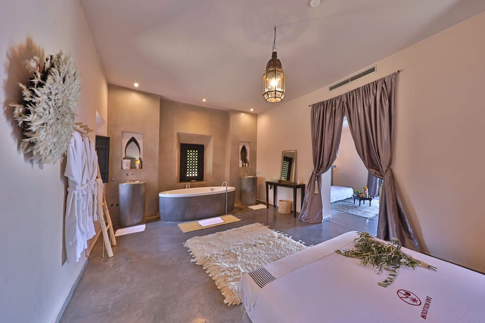 Suite Sirius | Bathroom | Designer toiletries, hair dryer, towels, soap