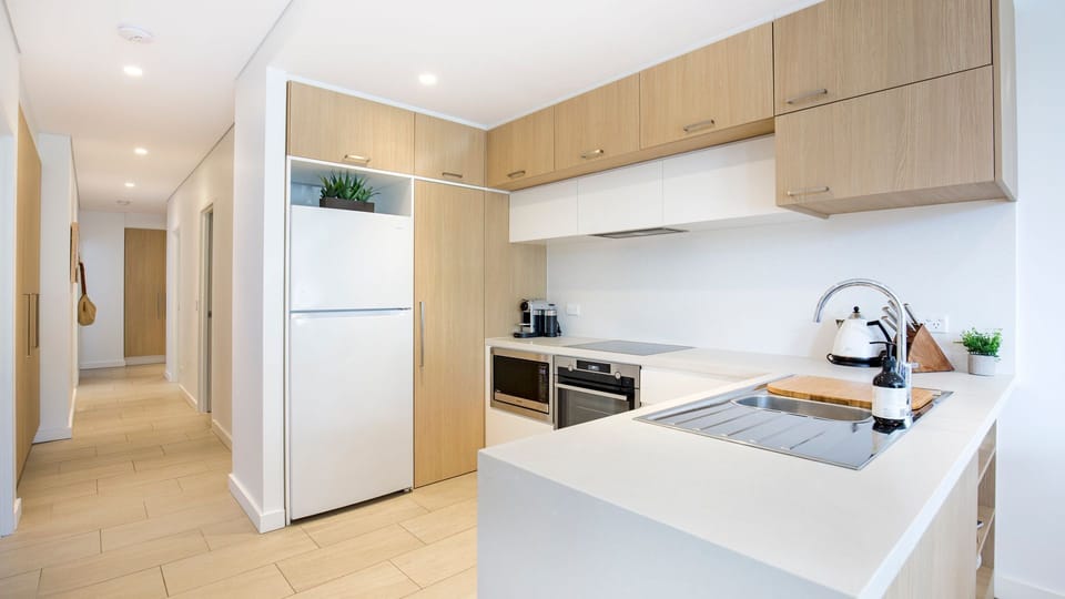 Latitude South Coast - huskisson accommodation full kitchen with oven and fridge
