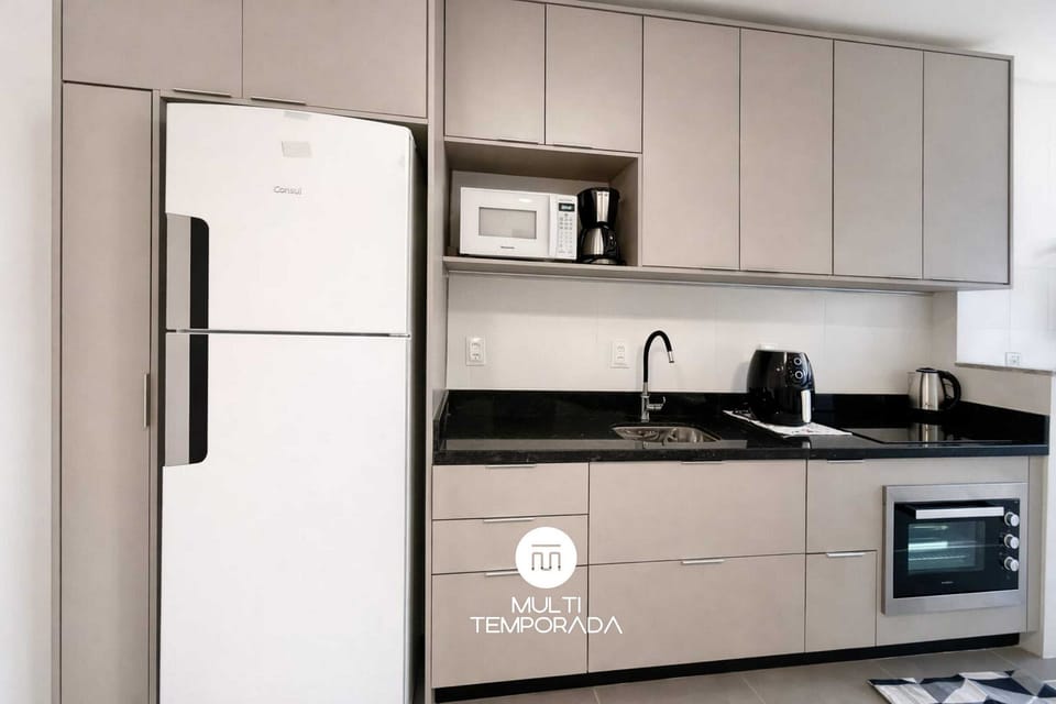 Ap Pé na Areia c/ Piscina nos Ingleses - FLN/SC | Private kitchen | Fridge, toaster oven, cookware/dishes/utensils, freezer