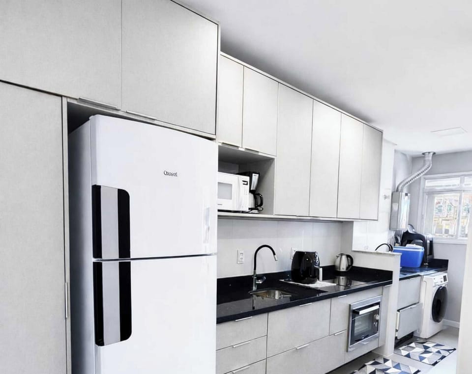 Ap Pé na Areia c/ Piscina nos Ingleses - FLN/SC | Private kitchen | Fridge, toaster oven, cookware/dishes/utensils, freezer