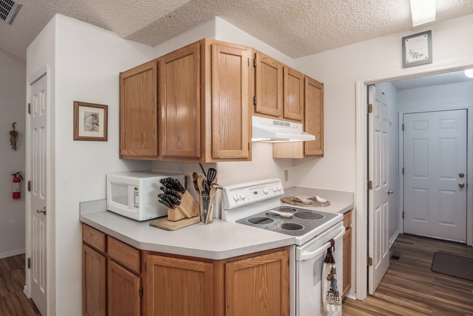 Studio (3 Bedrooms) | Property amenity