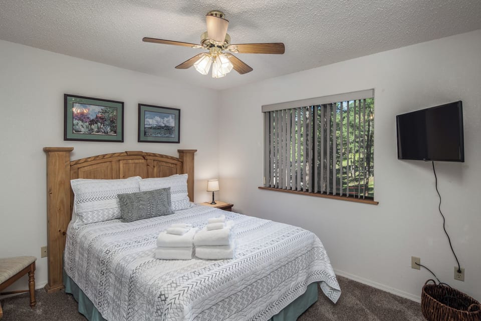 Season 4 Art by Ruidoso Vacation Rentals Cabin in Ruidoso