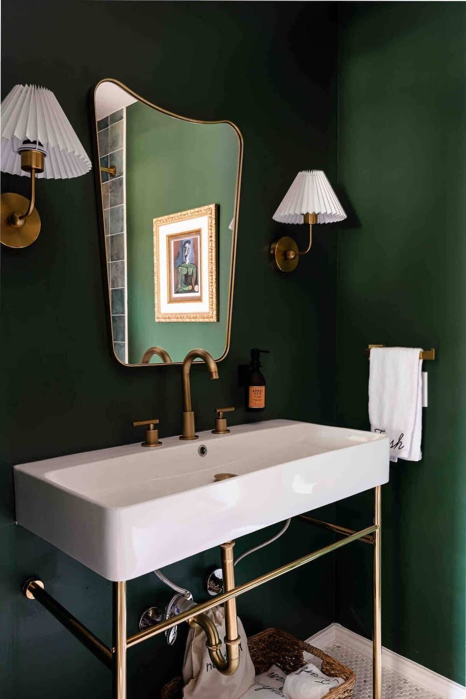Each of our bathrooms is equipped with 2 large bath towels,  1 hand towel, 1 makeup towel, & 2 wash cloths. 