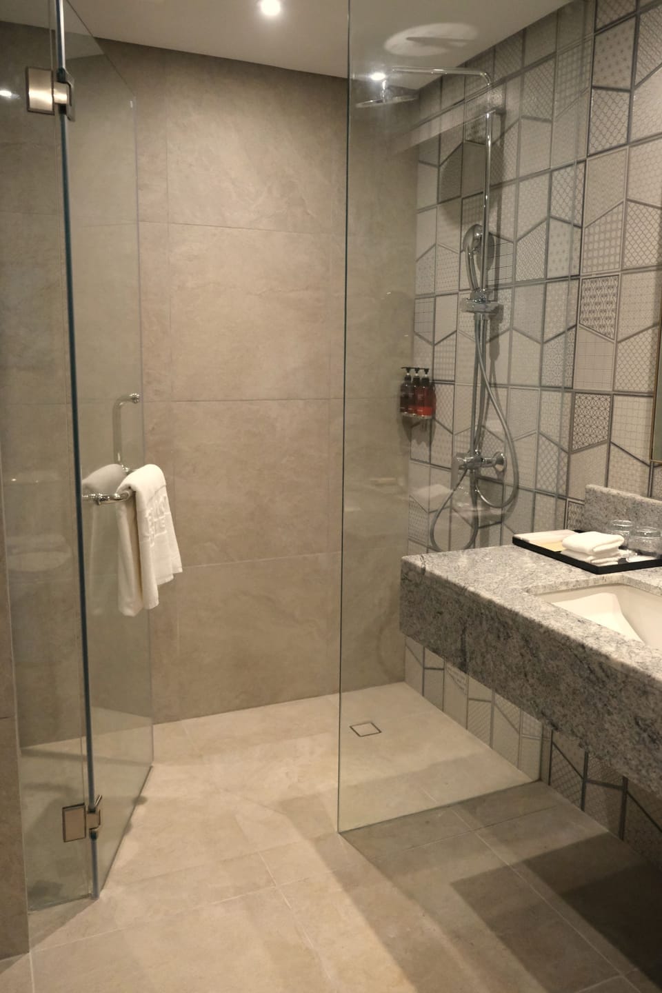 Privilege, Room, 1 King Bed | Bathroom | Shower, rainfall showerhead, eco-friendly toiletries, hair dryer