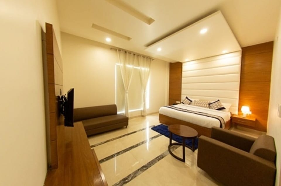 Superior Double Room | Desk, iron/ironing board, free WiFi, bed sheets