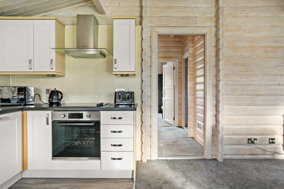 Kitchen with hall leading to bedrooms and bathroom - Chestnut, 6 Fingle Glen Lodges