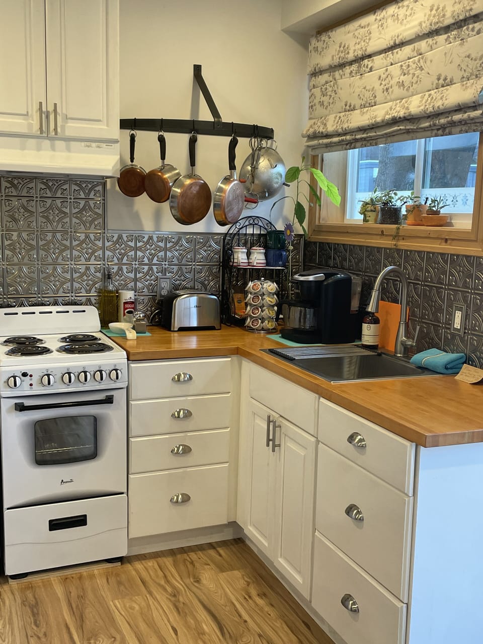 Both Keurig coffee pods and coffee maker w/coffee. All the basics for meal prep.