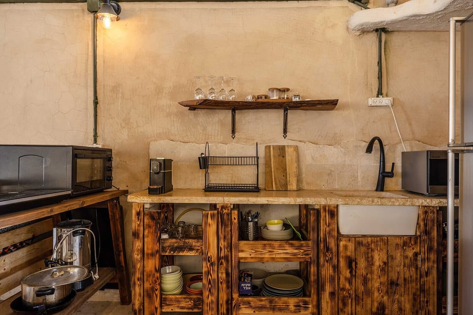 Grand Studio Suite | Private kitchen | Mini-fridge, espresso maker, coffee/tea maker, electric kettle