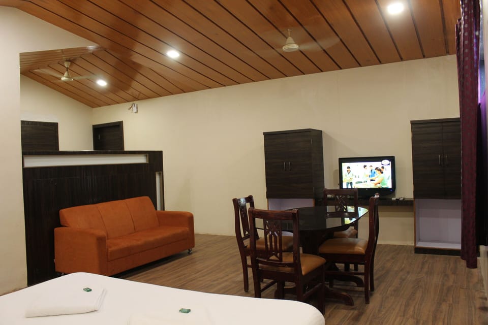 Deluxe Room | In-room dining